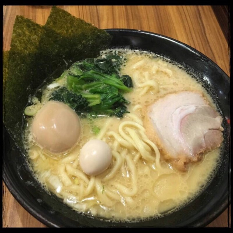 味玉ラーメン(壱角家 新宿西口2号店 （イッカクヤ）)