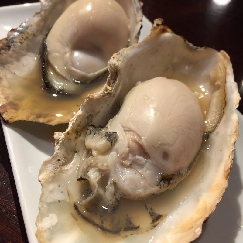 【厚岸】焼き牡蠣 1ヶ(立ち呑み ます家 神田店 )