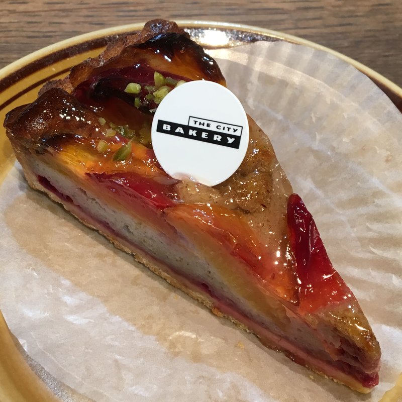 ネクタリンとラズベリーのタルト(THE CITY BAKERY アトレ品川)