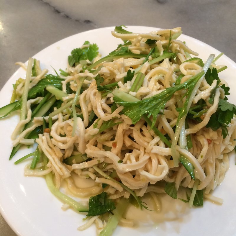 細切り豆腐とパクチーの辛し和え(チャオチャオバンブー 神宮前店)