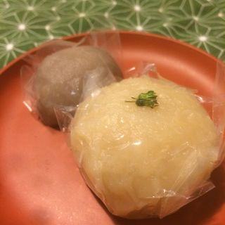 土用餅と白小豆のぼたもち(鈴懸 新宿伊勢丹店 （すずかけ）)