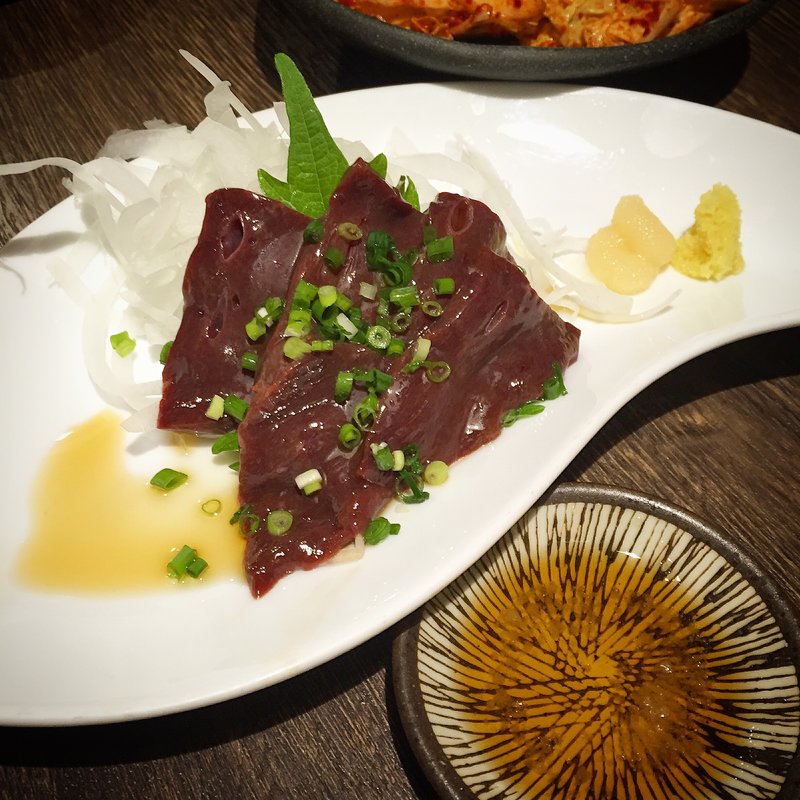 レバー刺し(馬菜 銀座本店 （バサイ）)