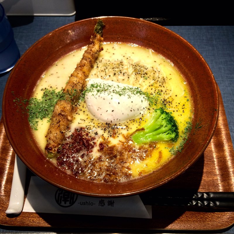 白 鶏白湯そば  (大盛同額)