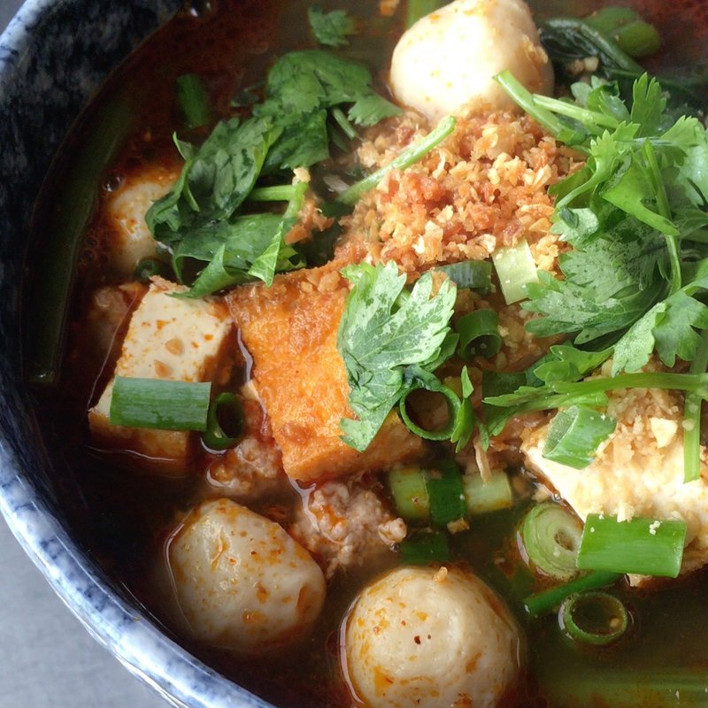 クウェティオ ナーム(トムヤム麺)(コンタイ)