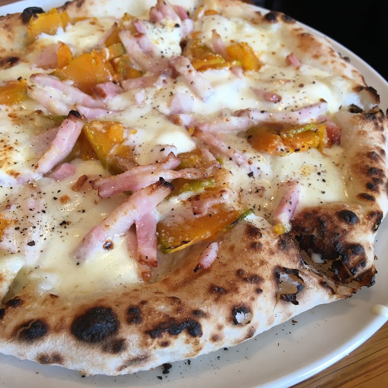 ベーコンとかぼちゃとマスカルポーネのピザ(エノテカ・ドォーロ・オンニ・ジョルノ)