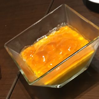 究極に滑らかなニンジンムース コンソメゼリー添え(俺のフレンチ 梅田 )