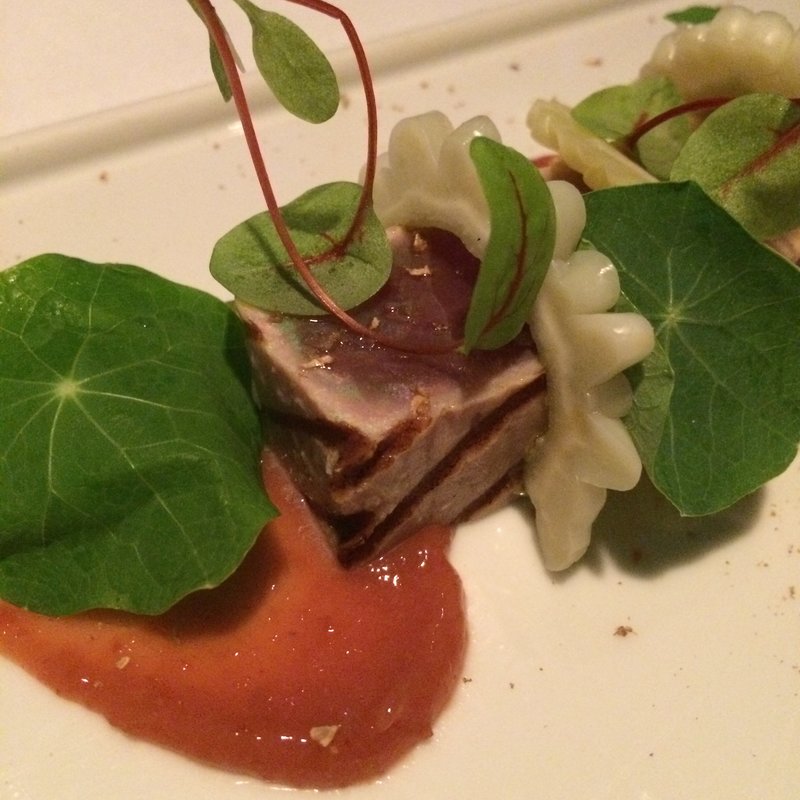 スモークした近海マグロの中トロ冷製たたき(TWO ROOMS Grill ｜Bar （TWO ROOMS グリル | バー）)