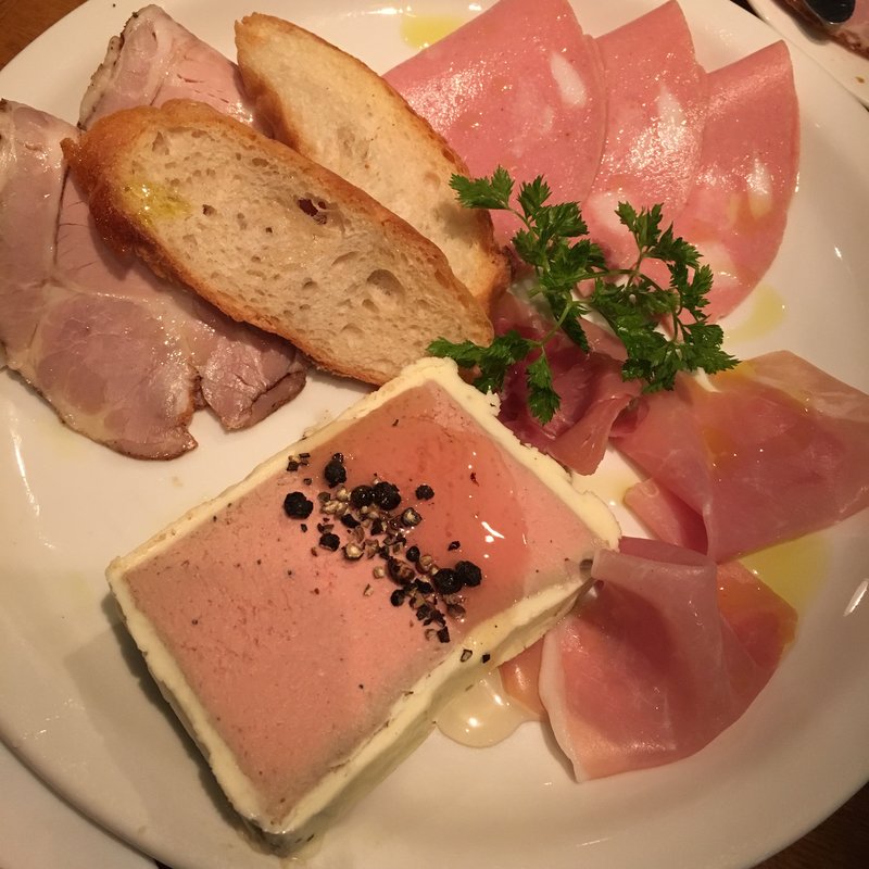 生ハム・ロースハム・白レバーハムの盛り合わせ(びすとろ UOKIN （ビストロ ウオキン）)