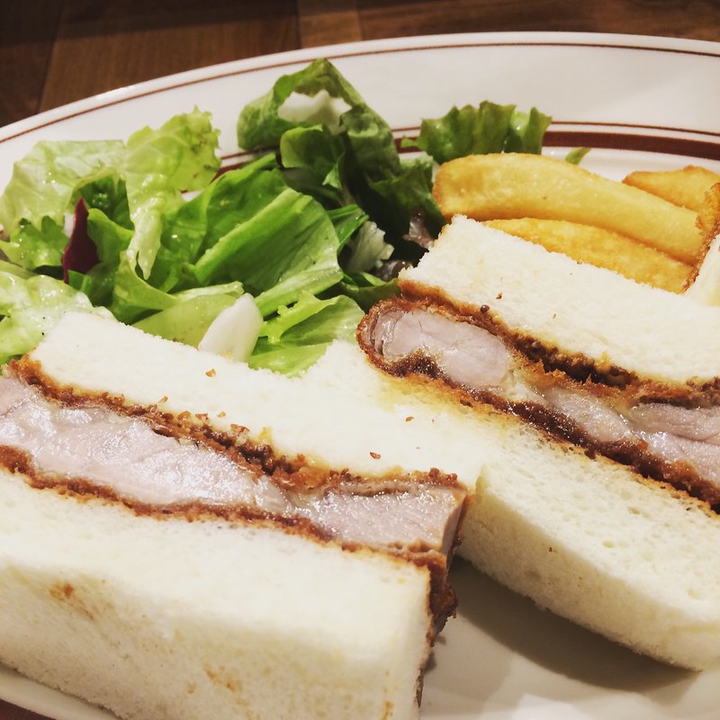 ポークカツサンド(モツビストロ天神ホルモン KITTE博多店)