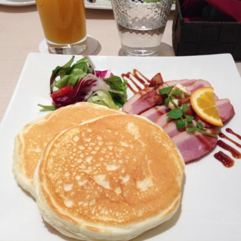 紅茶鴨のスモーク(カフェ　ド　ヴォアラ （Cafe de Voila【旧店名】ヴォアラカフェ）)