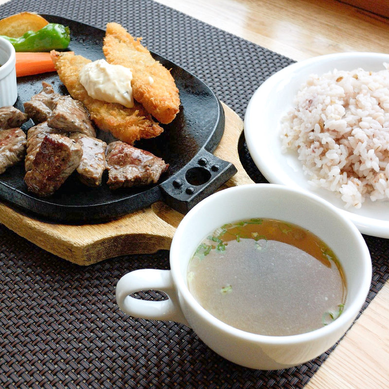 カットステーキ＆白身フライ(レストハウスウエノ )