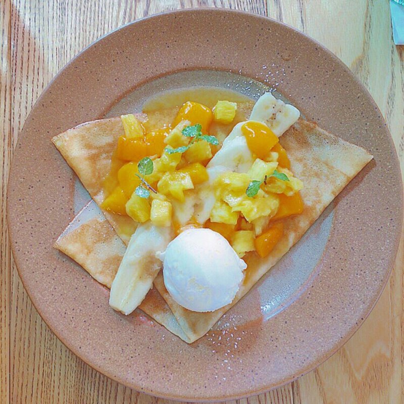 マンゴーとココナッツアイスのクレープ(cafe　363 （カフェサンロクサン）)