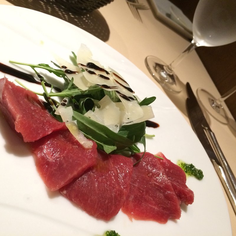 桜肉のカルパッチョ(リストリア ジラソーレ)