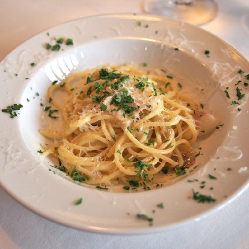 グアンチアーレとペコリーノチーズのパスタ(AMBiGRAM)