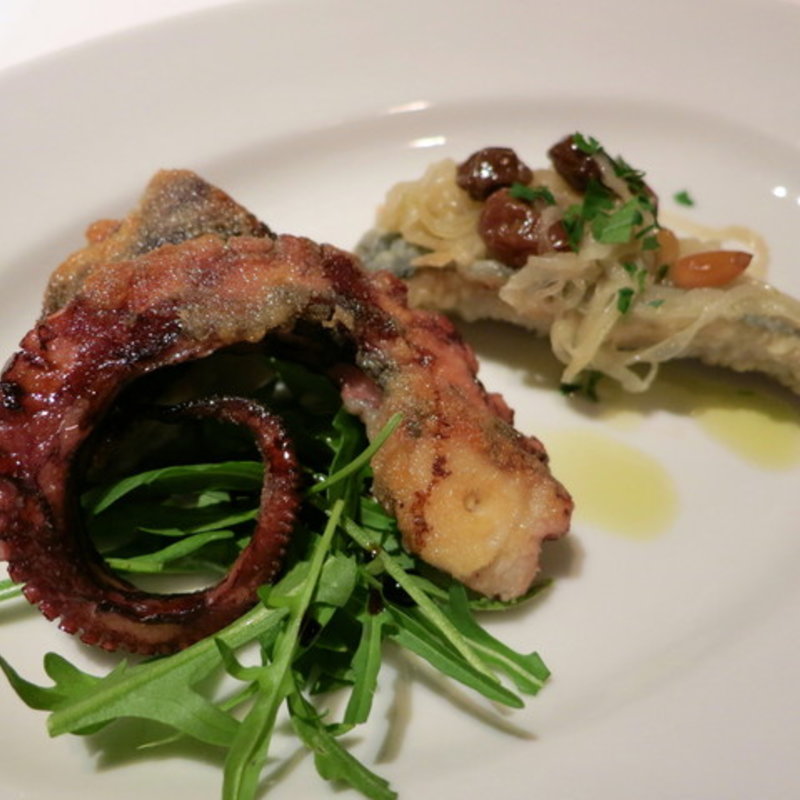 タコのセモリナ粉焼き と 真いわしの酢漬け(AMBiGRAM)