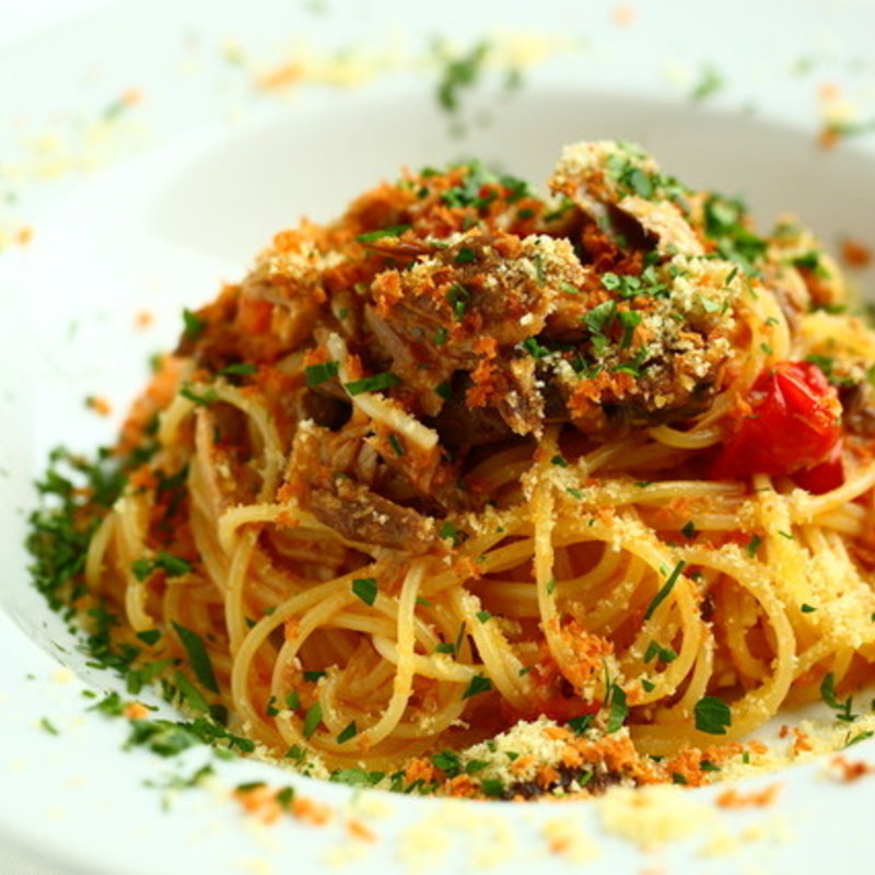 マグロのカマの燻製とポロネギのパスタ(AMBiGRAM)