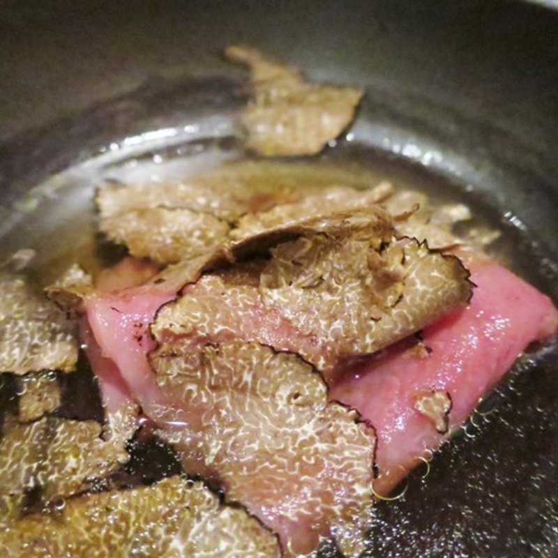 サーロインのしゃぶしゃぶ　トリュフ添え(うしごろバンビーナ 恵比寿本店)