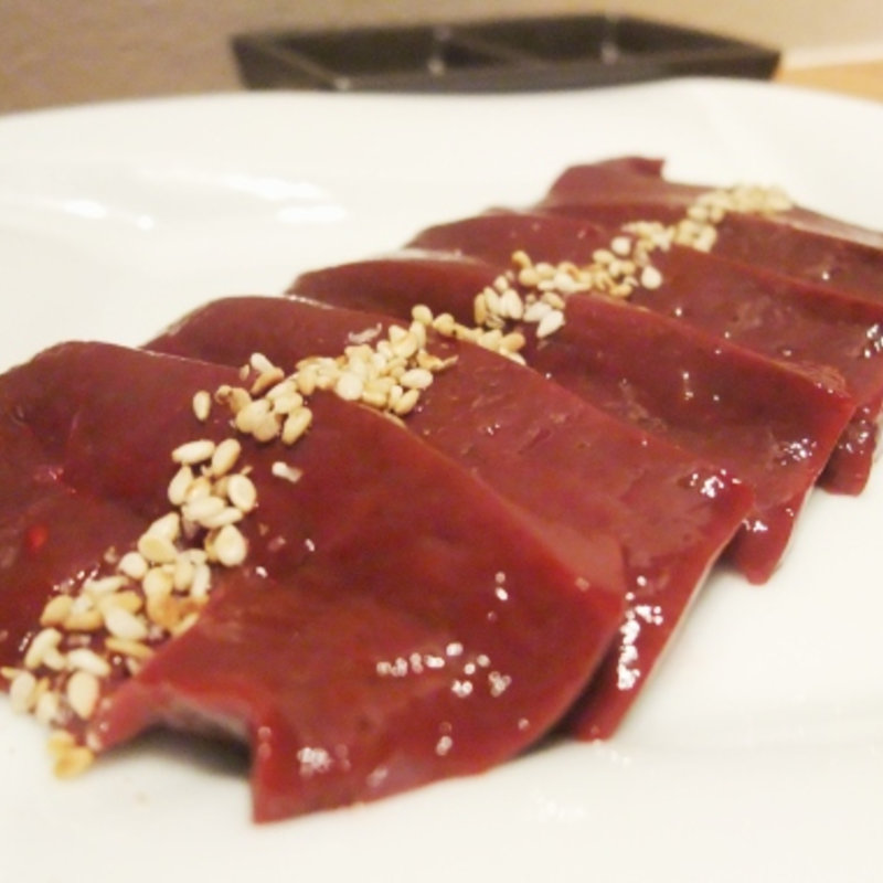 レバ刺し(うしごろバンビーナ 恵比寿本店)