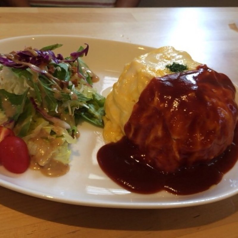 ふわトロタマゴのオムライス (サラダ珈琲つき)(カフェ・ド・コポリ)