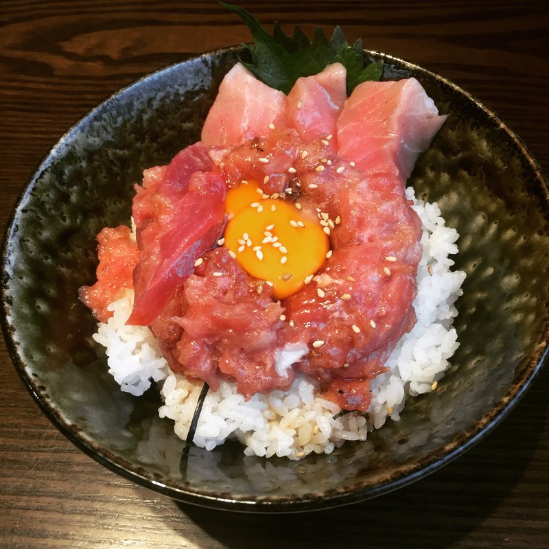 生本マグロ中落ちユッケ丼(さかなや 市場食堂)