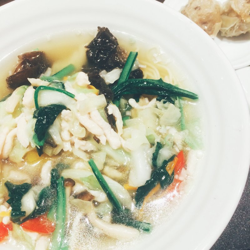 色彩野菜と鶏肉のつゆそば(横浜中華街 招福門 渋谷ヒカリエ店)