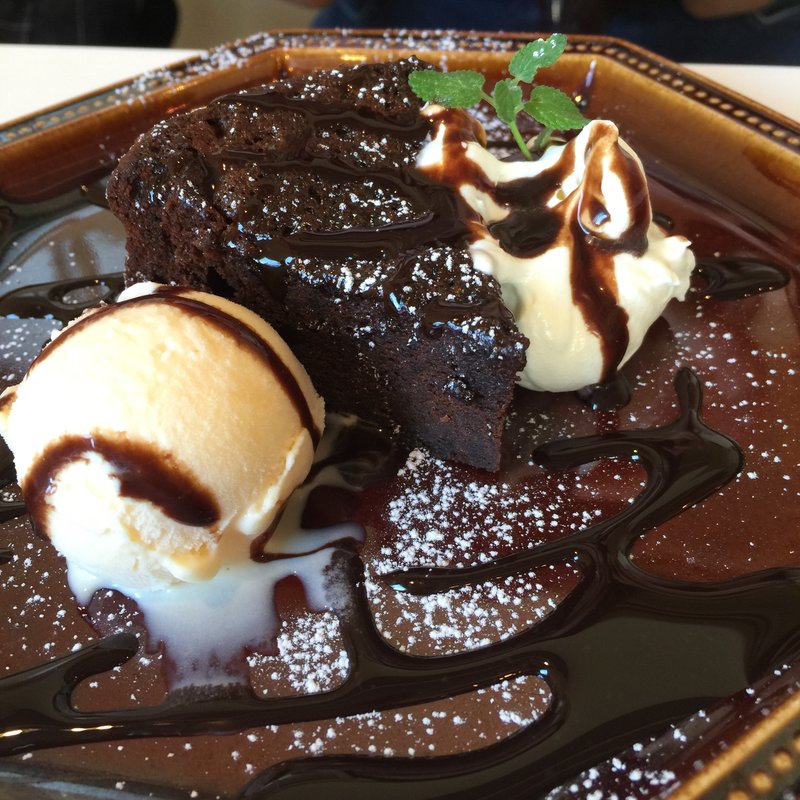 (フラワー・ビー （Flour bee*）)