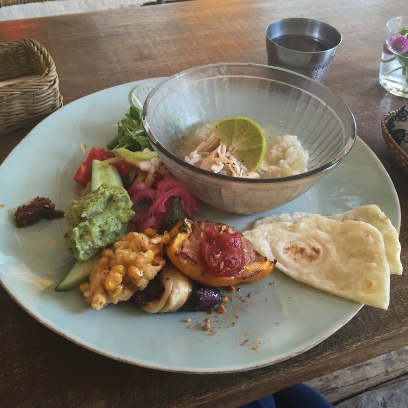 色のメキシコプラトー(カサ デ チャ イチヨンナナニ （CASA DE CHA 1472）)