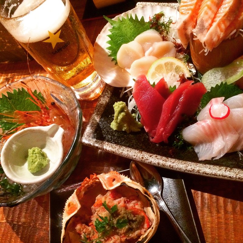 刺身5種盛り、カニ焼き、甘エビの刺身(うまいっしょ！)