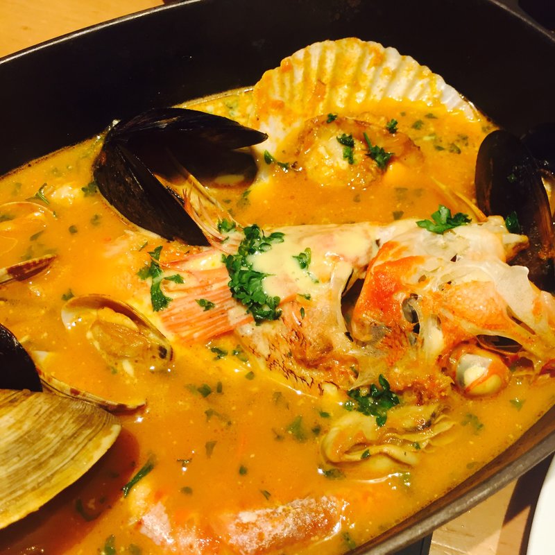 魚介たっぷり本日のブイヤベース(ガルニ （garniture）)