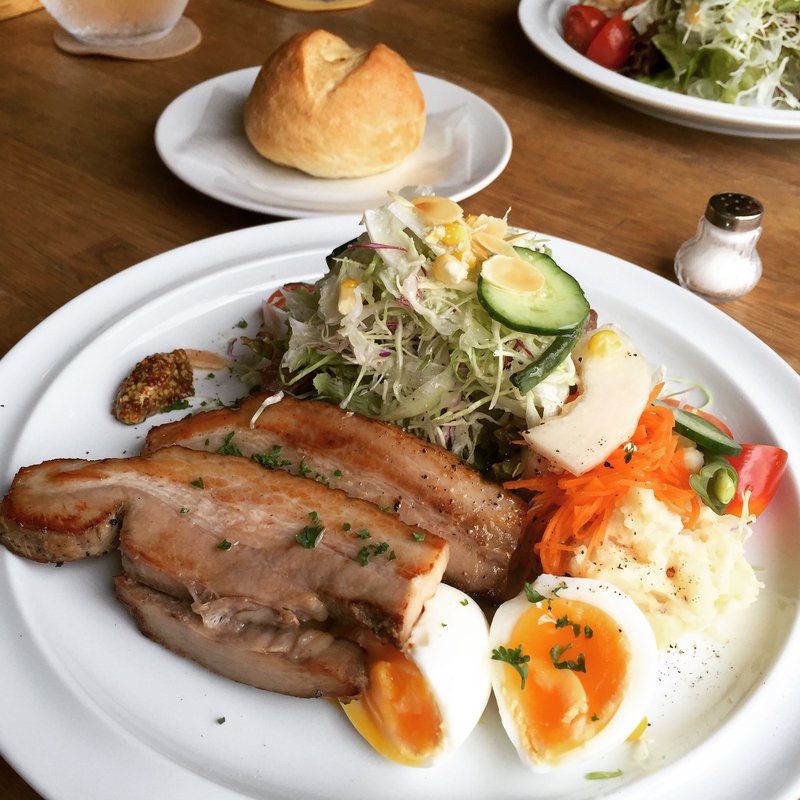 豚モモ肉の燻製(merci kitchen)