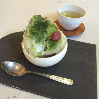 抹茶ジンジャーミルクとぶどうのコンフィチュールのせ(陶屋なづな)
