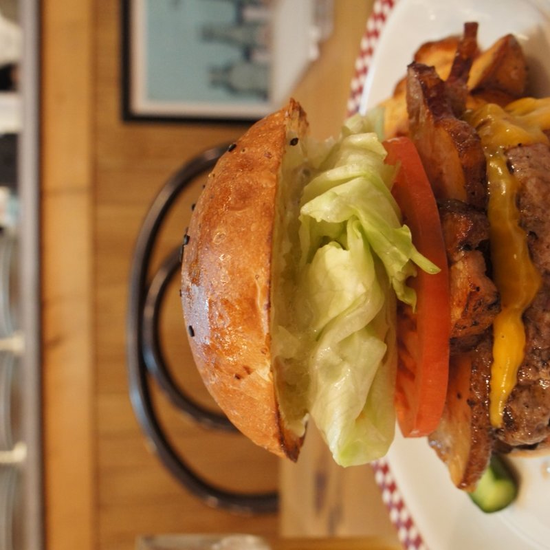   自家製ベーコンチーズバーガー