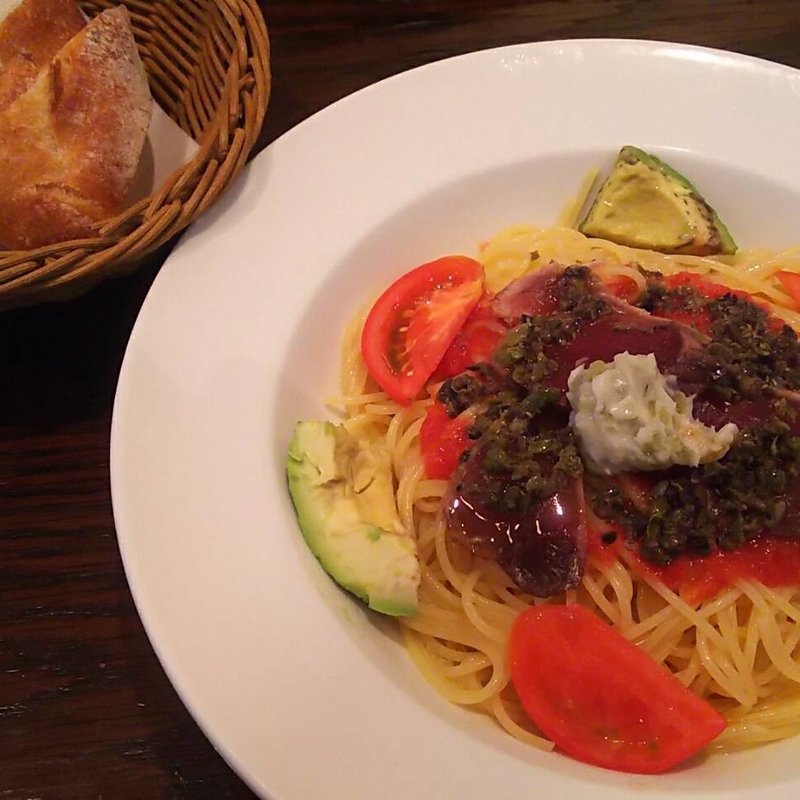 鰹たたきとアボカド、トマトの冷製パスタランチ(アンシャンテ ハービス梅田 （Enchante Herbis Umeda）)