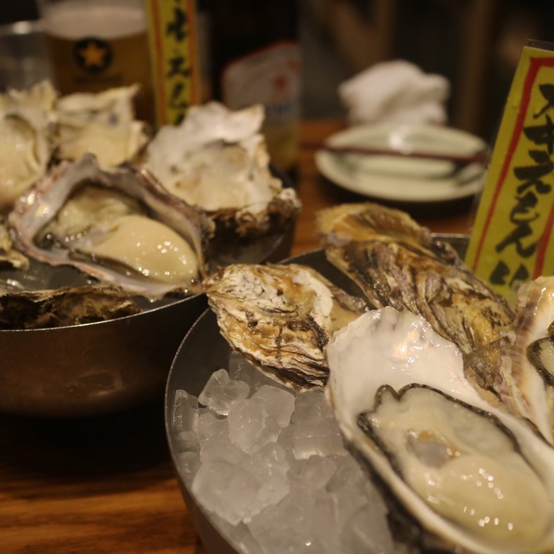 カキえもんとマルえもん(牡蠣場 北海道厚岸)