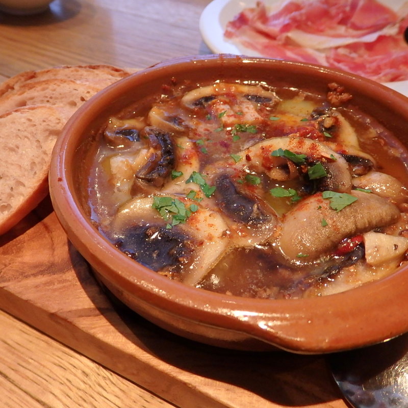 マッシュルームのアヒージョ(Château Mercian Tokyo Guest Bar)