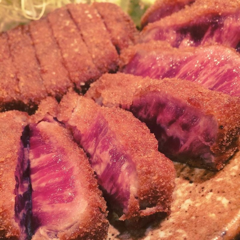 柔らかレアな牛肉の旨味に舌鼓！東京都で味わう牛カツ10選