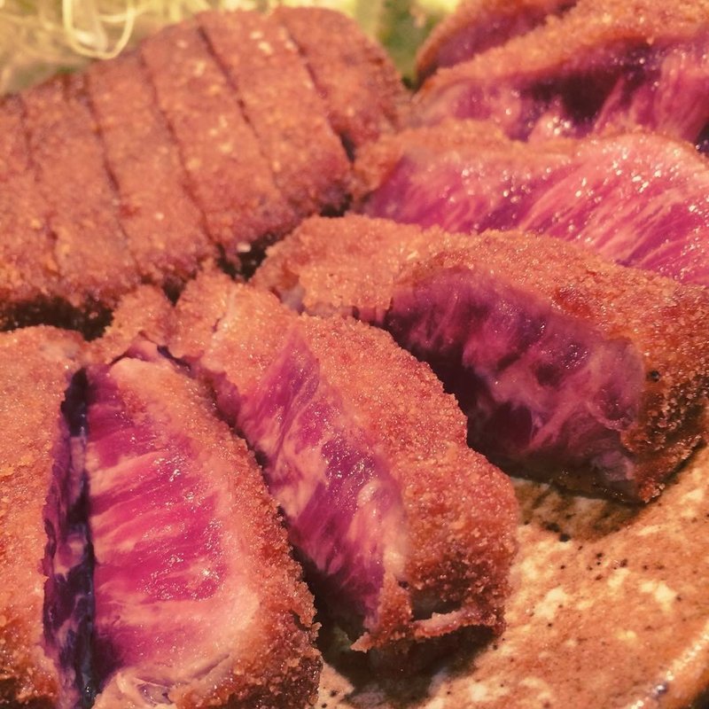 柔らかレアな牛肉の旨味に舌鼓!東京都で味わう牛カツ10選