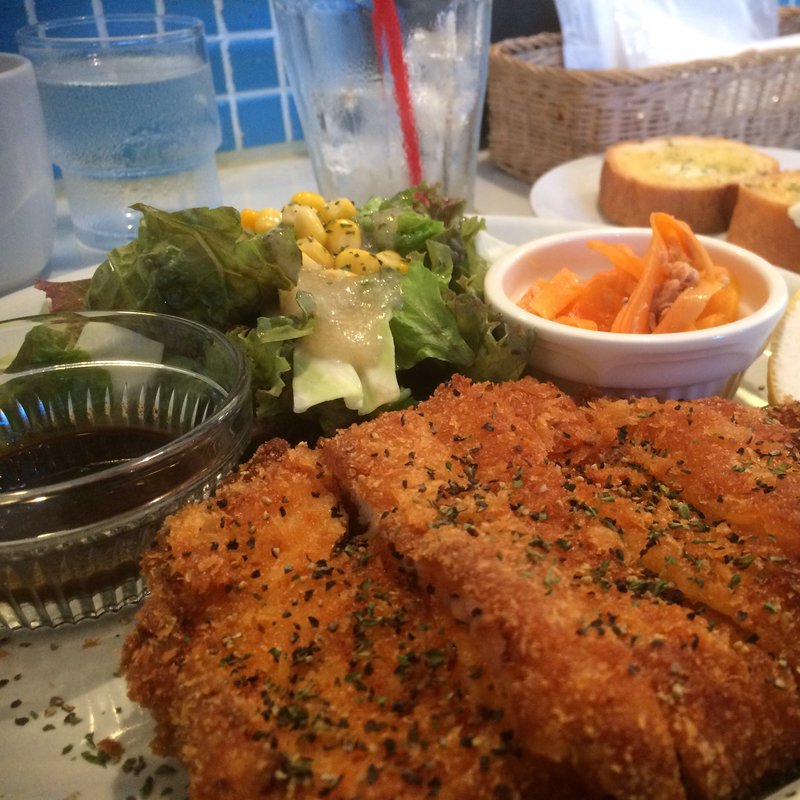 チキンカツ定食(シナモン食堂 )