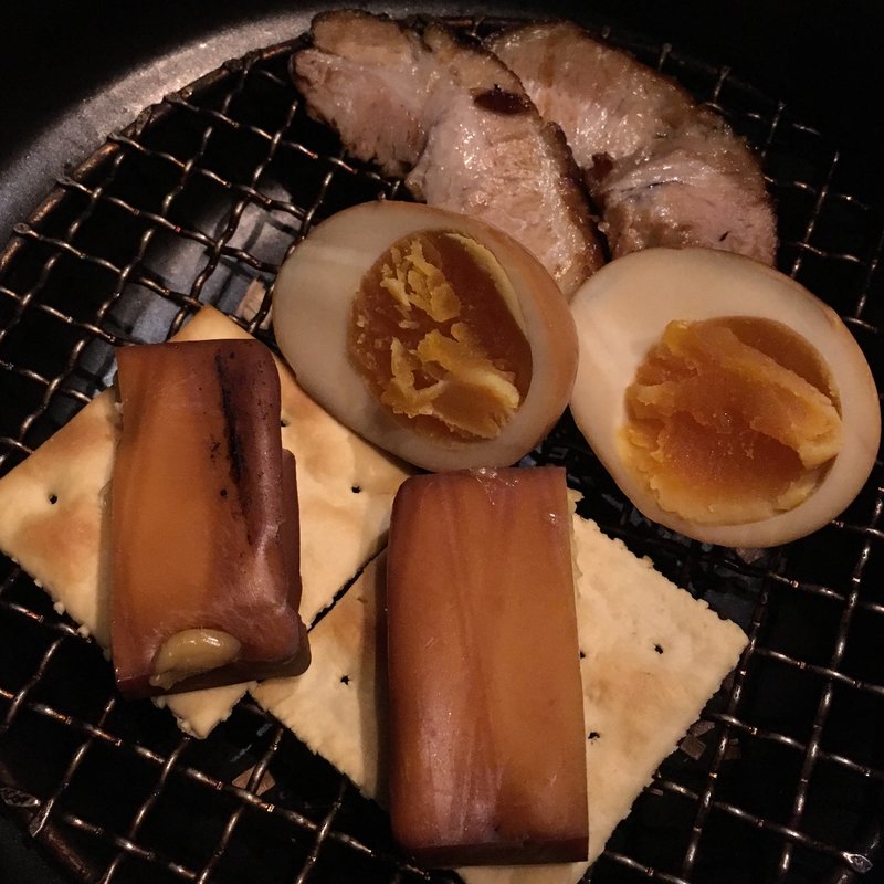 燻製の盛合せ(隠豚 （カットンダイニングイントン）)