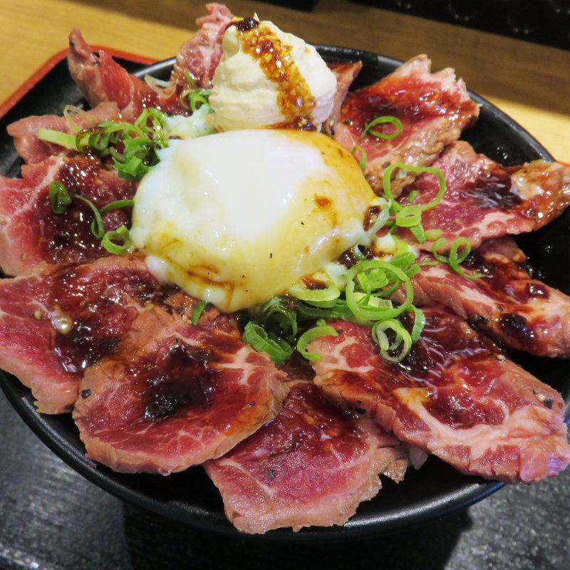 豪快 牛炙り丼 （中）(牛かつ専門店 日本橋 富士)