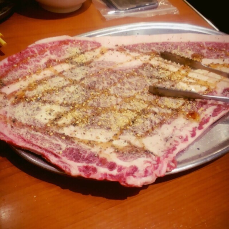 はみ出るカルビ(大阪焼肉・ホルモン ふたご 渋谷道玄坂店 )