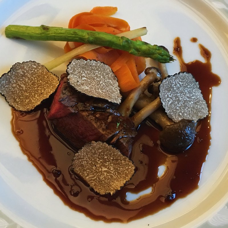 牛フィレ肉のソテーフォアグラソースサマートリュフ添え(ゾーナ イタリア イン チェントロ （Zona ITALIA in Centro）)