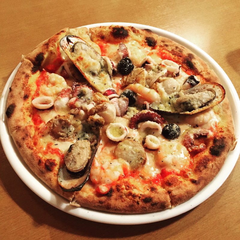 海の幸のピッツァ“ペスカトーレ”(イル・ターボロ （IL TAVOLO）)