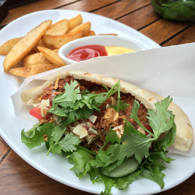 ファラフェルサンドイッチ(シクスバイオリエンタルホテル)