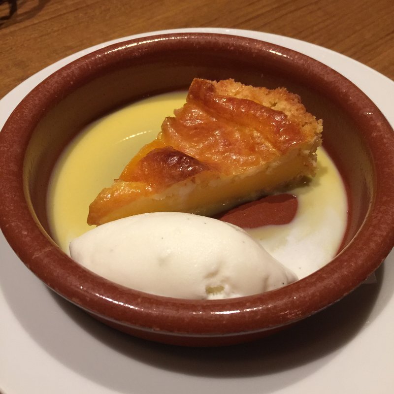 ガトーバスク バニラアイス添え(Saint-Jean-Pied-de-Port)