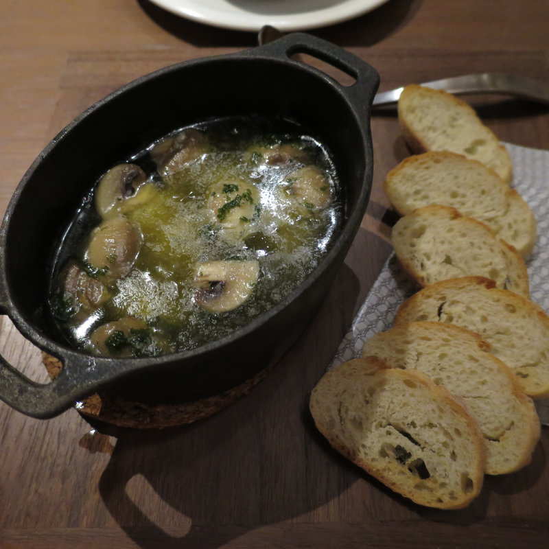 帆立とマッシュルームのアヒージョ(INTERSECT BY LEXUS TOKYO)