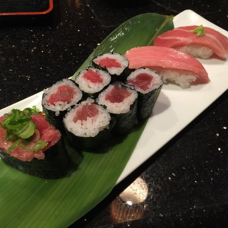 まぐろづくし(にぎり長次郎 宝ヶ池店 )