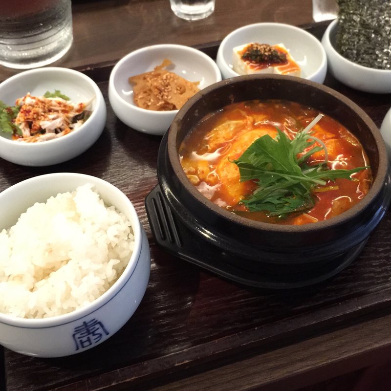 宮崎地鶏のスントゥブチゲ定食(マシゴモッタ （MASIGOMOTTA）)