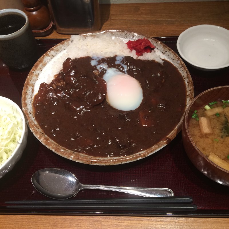 特製ビーフカレー半熟卵付(勝ちゃん )
