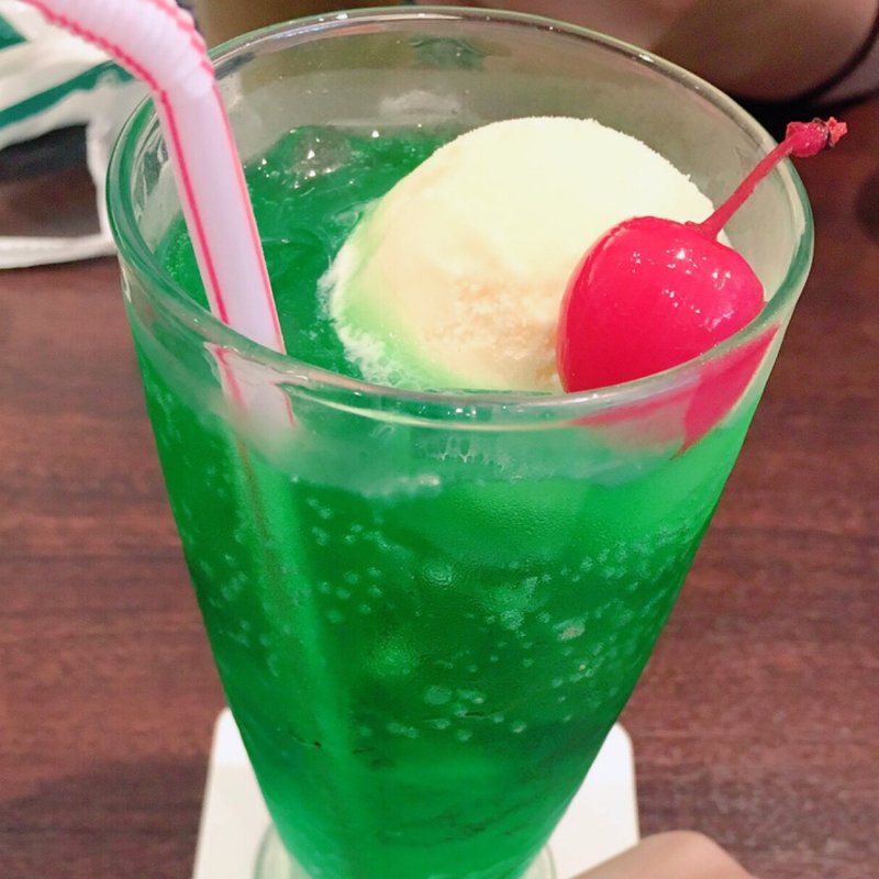 喫茶店のメロンクリームソーダ(珈琲館)